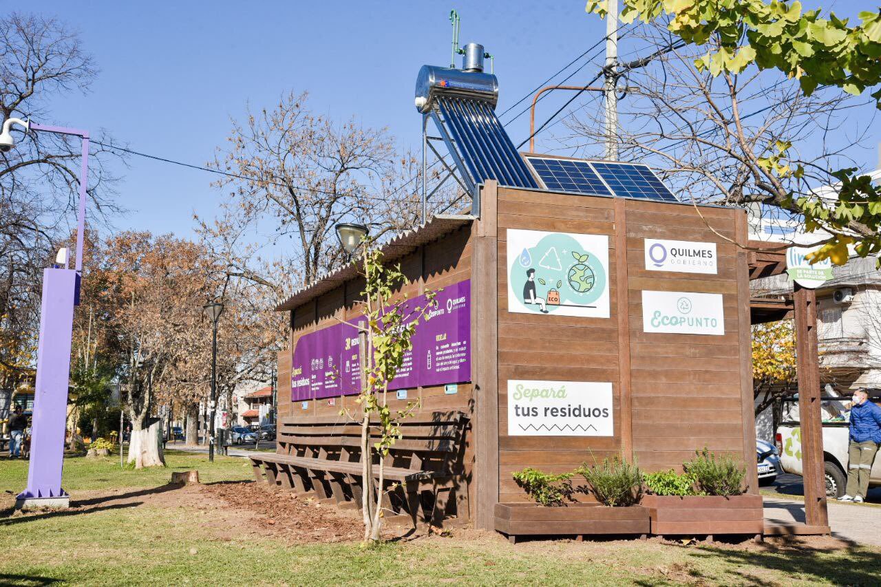 MAYRA-MENDOZA-INAUGURÓ-EL-SEGUNDO-ECOPUNTO-DE-MATERIAL-100-RECICLADO-EN-LA-PLAZA-DE-LAS-COLECTIVIDADES