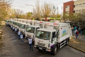 QUILMES-LIMPIO-10-NUEVOS-CAMIONES-PARA-EL-SISTEMA-DE-RECOLECCIÓN-DE-RESIDUOS-MUNICIPAL-entrenossocialinfo