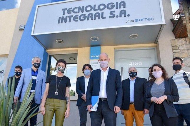 MAYRA MENDOZA Y GUILLERMO MEREDIZ VISITARON LA EMPRESA QUILMEÑA TECNOLOGÍA INTEGRAL SA DEL GRUPO SERTEC (2)
