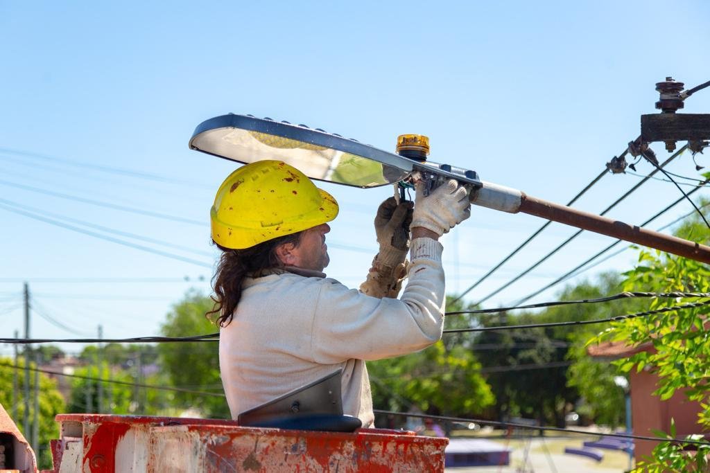 COMENZÓ LA INSTALACIÓN DE LUCES LED CON EL OBJETIVO DE TRIPILICAR LA CANTIDAD ACTUAL EN 2021 (3) COMENZO-LA-INSTALACION-DE-LUCES-LED-CON-EL-OBJETIVO-DE-TRIPILICAR-LA-CANTIDAD-ACTUAL-EN-2021-3