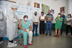 MAYRA-PARTICIPO-DE-LA-HISTORICA-PRIMERA-APLICACION-DE-LA-VACUNA-SPUTNIK-V-EN-EL-DISTRITO