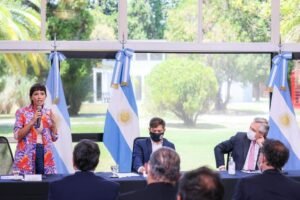 Mayra-Alberto-y-Axel-anunciaron-urbanizacion-de-Azul