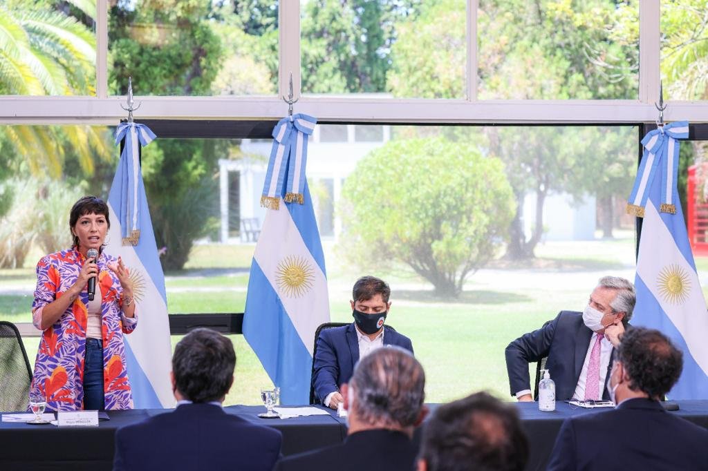Mayra, Alberto y Axel anunciaron urbanización de Azul 2 Mayra-Alberto-y-Axel-anunciaron-urbanizacion-de-Azul