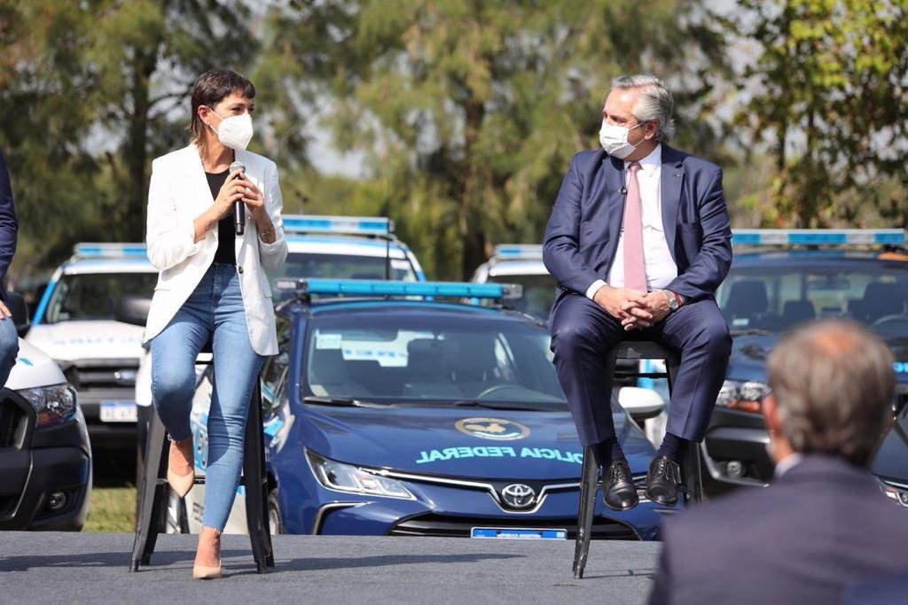 Mayra y Alberto en entrega de móviles y llegada de mil gendarmes 4 Mayra-y-Alberto-en-entrega-de-moviles-y-llegada-de-mil-gendarmes-4