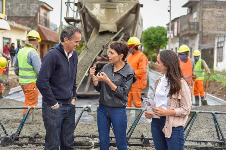 MAYRA Y KATOPODIS RECORRIERON ASFALTOS EN SOLANO 1