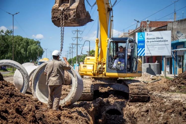 AVANZA LA OBRA DE REPAVIMENTACIÓN Y PUESTA EN VALOR DE AVENIDA LA PLATA ENTRE SMITH Y FLORENCIO VARELA (3)