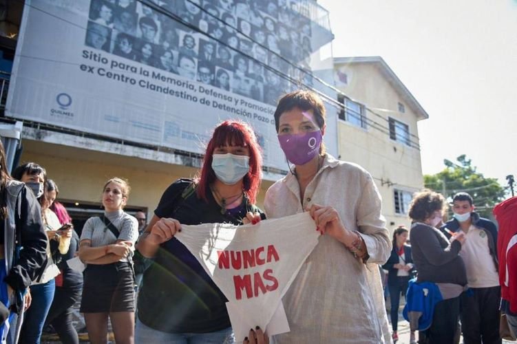 Mayra con jóvenes 1