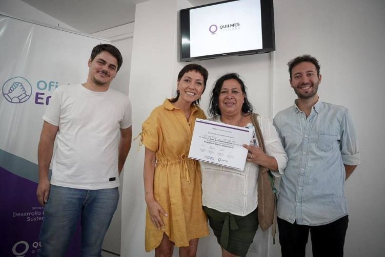 MAYRA EN ENTREGA DE SUBSIDIOS A EMPRENDEDORES LOCALES 1