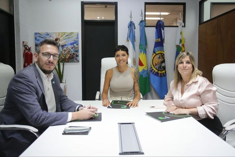 MAYRA Y CUATTROMO FIRMARON CONVENIO POR UNA PLANTA DE HORMIGÓN