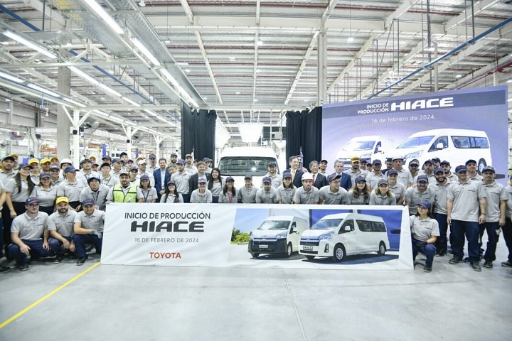 AXEL KICILLOF PARTICIPÓ DE LA PUESTA EN MARCHA DE LA NAVE INDUSTRIAL TOYOTA