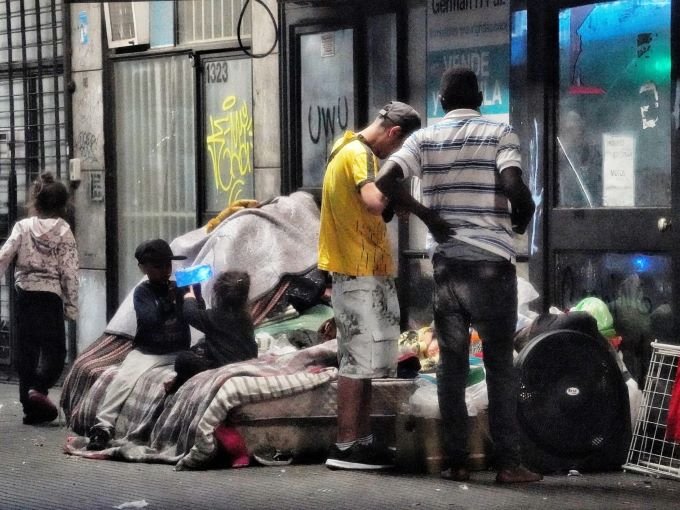 DOCE HORAS EN LA CIUDAD DE LA FURIA