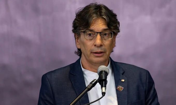 Pochmann- Entre Nos Social Info