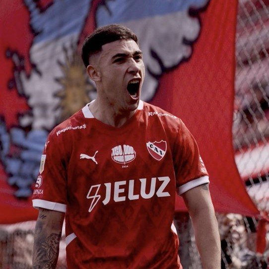 ACROBACIA DE SANTIAGO MONTIEL : ¿ALHARACA DE UN GOL DE CHILENA?