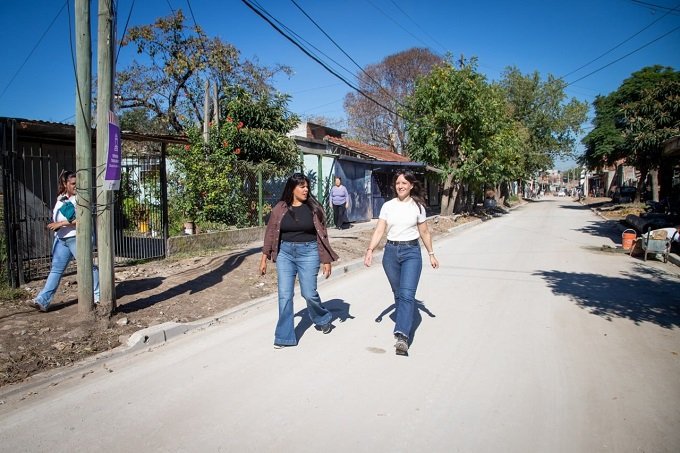 AVANZAN OBRAS DE PAVIMENTOS EN QUILMES FRENTE A LA DESFINANCIACIÓN DEL GOBIERNO NACIONAL