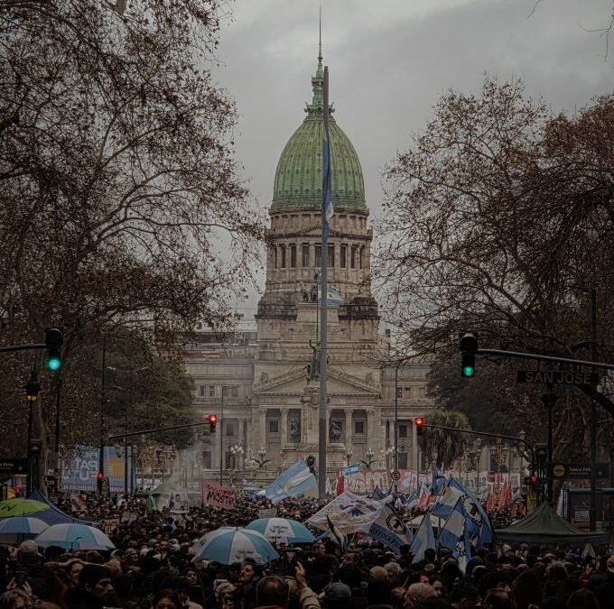 ¡LA PATRIA NO SE VENDE!: LA HISTÓRICA MARCHA QUE FRENÓ LA LEY DE TIERRAS Y ENFURECIÓ A JAVIER MILEI